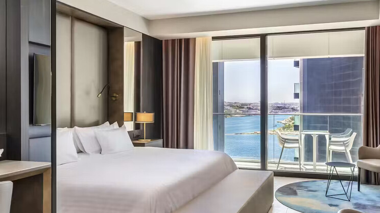 Superior Side Sea View